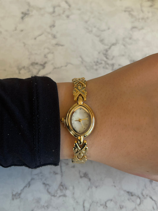 GOLDEN VINTAGE WATCH